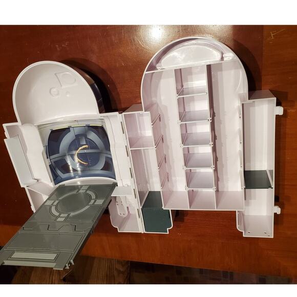 Funko 2008 R2D2 Carry Case and Playset Lucasfilm Ltd & TM - Picture 2 of 5